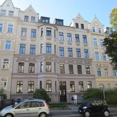 Mietshaus in geschlossener Bebauung mit Vorgarten Barbarossastraße 97