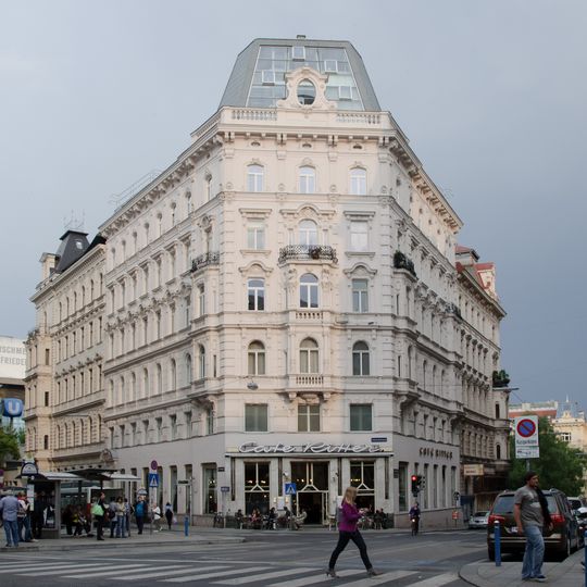 Miethaus, Café Ritter