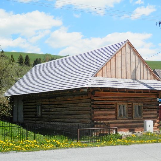 Ľudový dom s hospodár. časťou