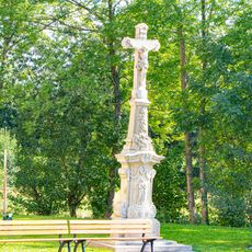 Kříž v Semechnici vedle kaple Panny Marie Bolestné