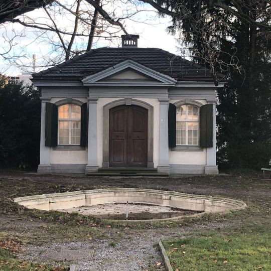 Beckenhof Gartenhouse Springbrunnen
