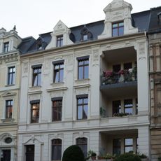 Mietshaus in geschlossener Bebauung mit Vorgarten Augustastraße 29