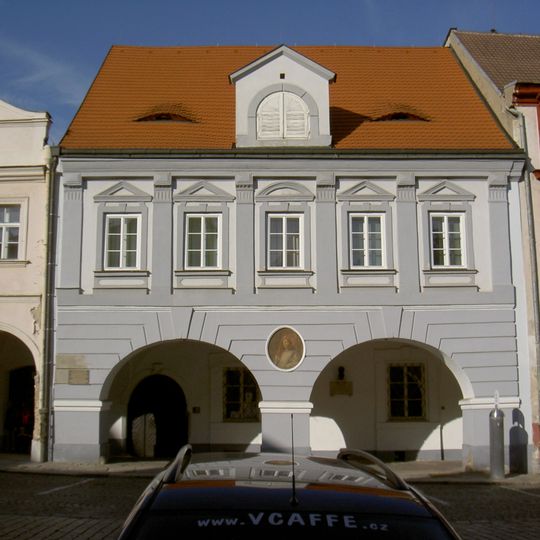 Náměstí Míru čp. 136