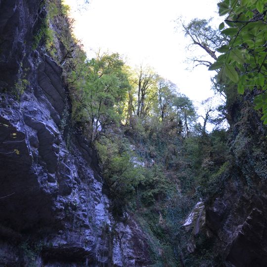 Past' Drakona Waterfall