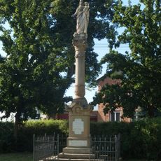 Sloup Panny Marie v Lazcích na návsi