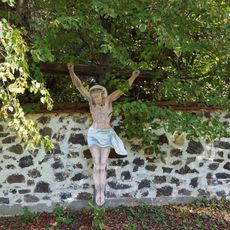 Kříž u kostela sv. Ambrože na Vícově