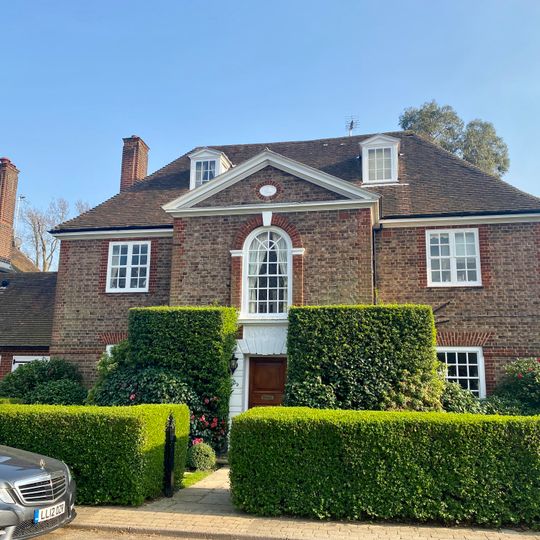 6, Turner Drive Nw11