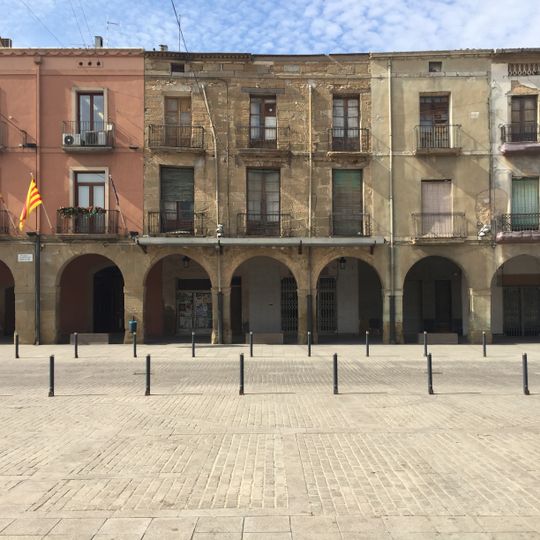 Porxos i edificis de la plaça de la Vila