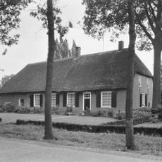 Boerderij "Vogelzang" met middenlangsdeel en langgevel-woonhuis