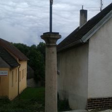Sloup s křížkem