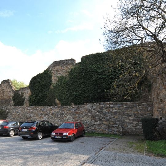 Teilstück der Stadtmauer, des Zwingers sowie eine Rundbastion
