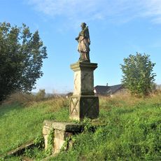 Socha svatého Jana Nepomuckého naproti domu 354 v Markvarticích