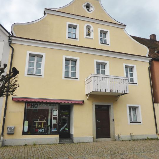 Wohn- und Geschäftshaus