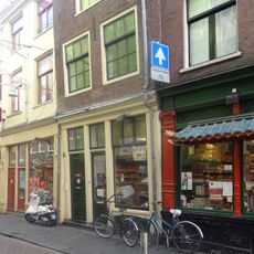 Huis met gevel onder punttop