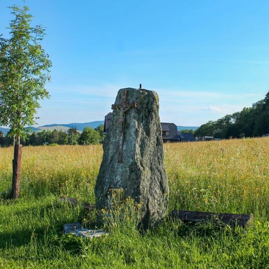 Kříž ve Vysoké na křižovatce