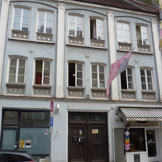 Wohn- und Geschäftshaus