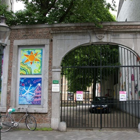 Facade with gate Rechtstraat 7A, Maastricht