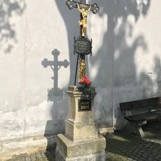 Kříž misie u kostela v Pelhřimově
