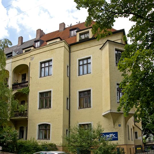 Doppelhaus mit Nr. 6