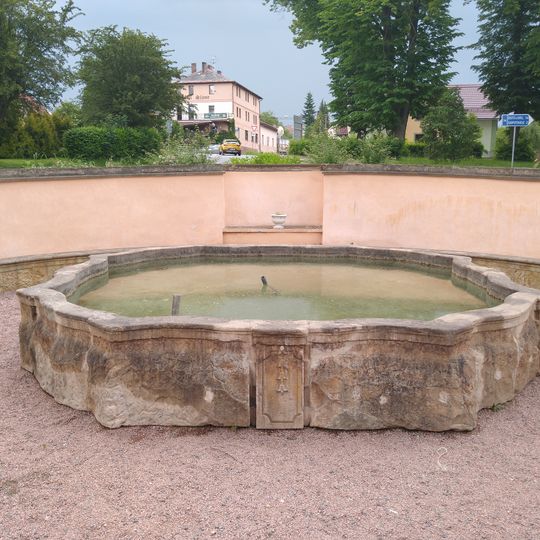 Kašna před zámkem v Potštejně