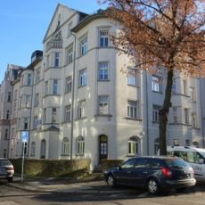 Mietshaus in geschlossener Bebauung in Ecklage mit Vorgarten Theodor-Lessing-Straße 21