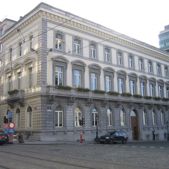 Hoekgebouw in neoclassicistische stijl