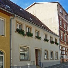Wohnhaus in geschlossener Bebauung, mit rechtem Seitenflügel und Quergebäude Mittelstraße 6