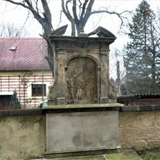 Kaplička IV. zastavení křížové cesty u kostela v Arnolticích