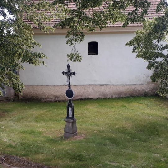 Kříž u kostela v Bošilci