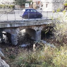Pont a l'entrada del poble