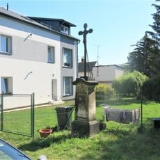 Kříž u domu Francouzská 170 v Hrádku nad Nisou