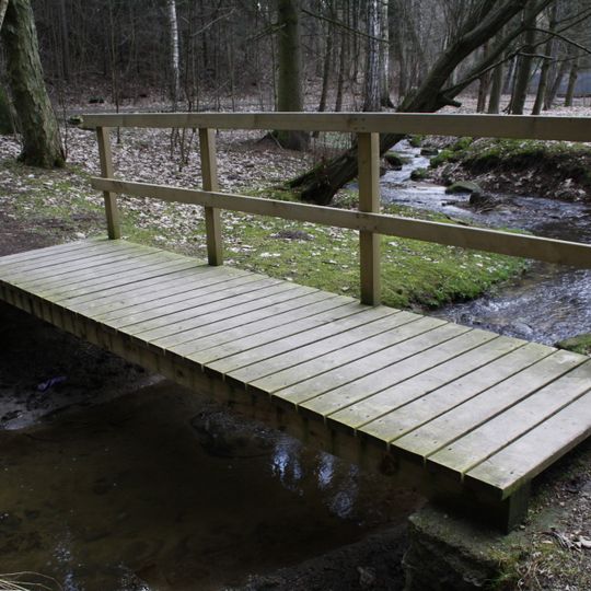 Lávka přes přítok Stařečského potoka jižně od Janova mlýna