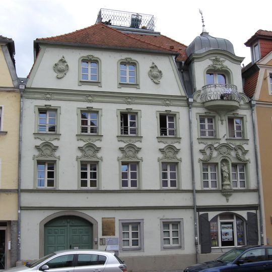 Wohn- und Geschäftshaus