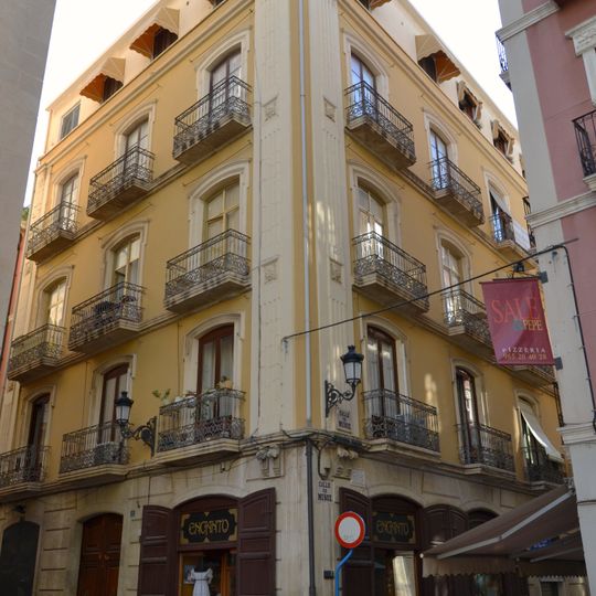Edificio en la calle Miguel Soler, 12