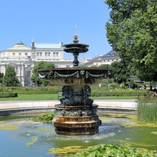 Volksgartenbrunnen, Vienna