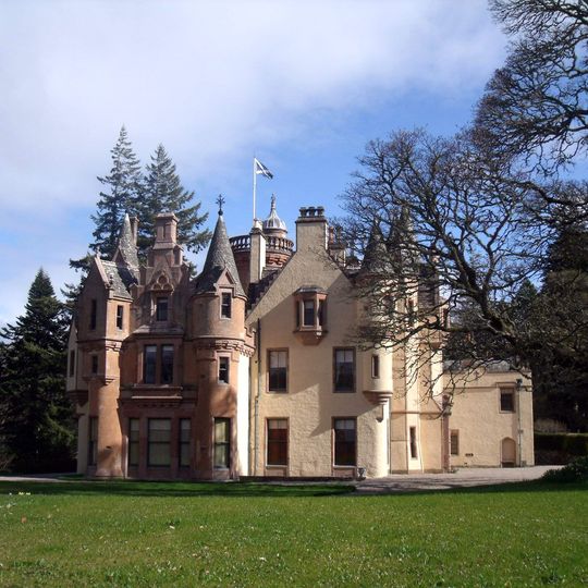 Aldourie Castle