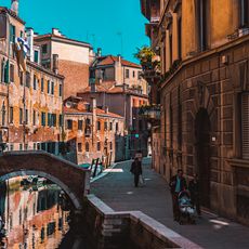 Private bridge on rio delle Muneghete