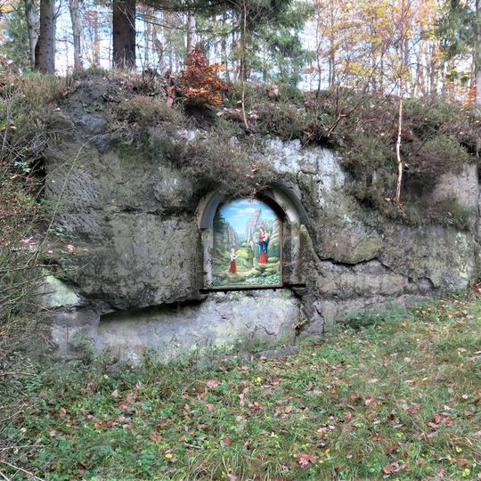 Kaplička Zjevení Panny Marie na skále u silnice severně od Lipnice