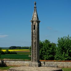 Lanterne des morts du cimetière de Pers