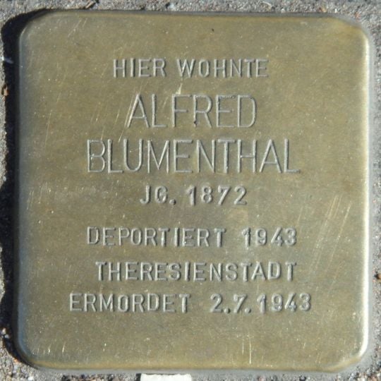 Stolperstein en memoria de Alfred Blumenthal