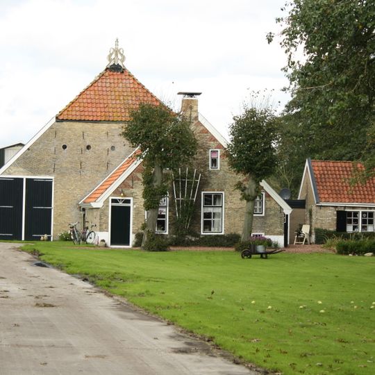 Boerderij met Saksisch voorhuis en Friese schuur