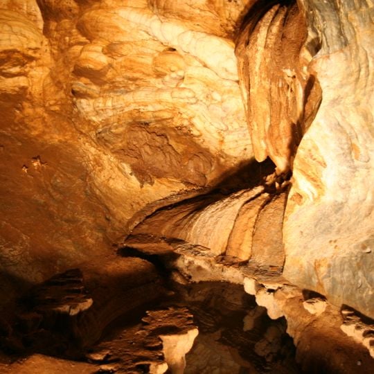 Grotte d'aragonite d'Ochtiná
