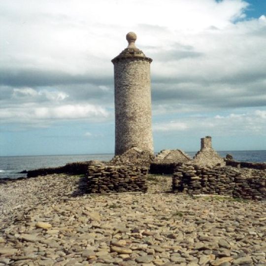North Ronaldsay, Dennis Head, Old Lighthouse, Remains Of Keepers' Houses, East House