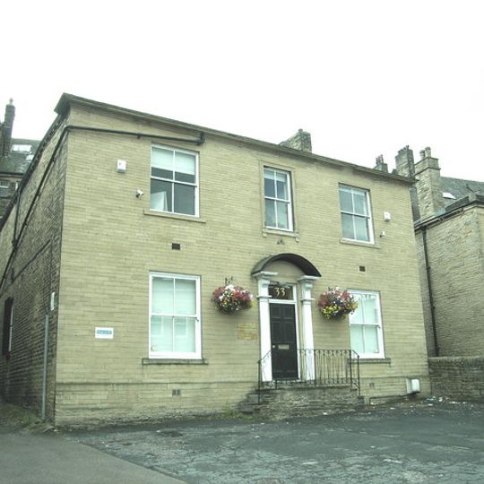 33 And 33A, Manor Row