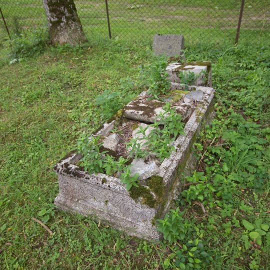 Cmentarz wokół kościoła w Rynie Reszelskim