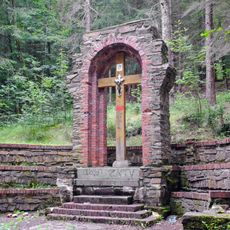 Kaplička u lesní cesty na severním okraji Kraslic