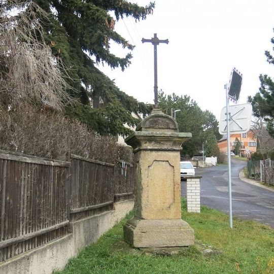 Kříž na rozcestí v osadě Podviní