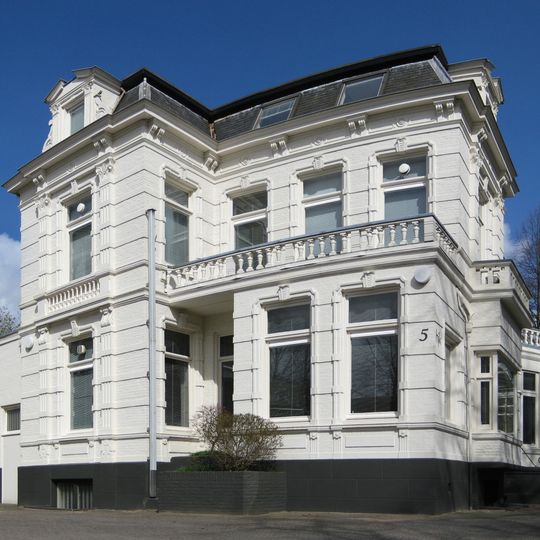 Dubbele eclectische villa