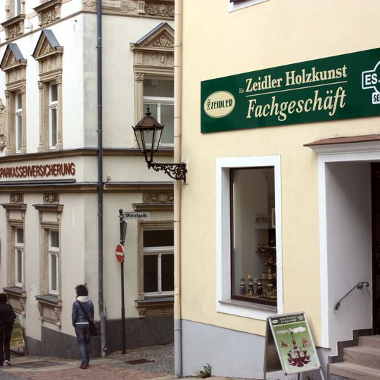 Wohnhaus mit Laden, in geschlossener Bebauung Große Kirchgasse 7