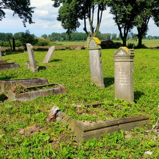 Cmentarz mennonicki w Różewie